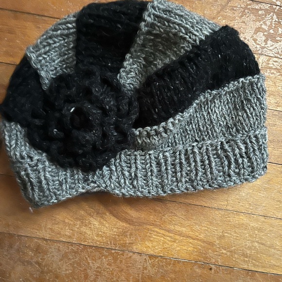 Lot of 4 cute warm women's winter hats (lined) - Picture 7 of 9